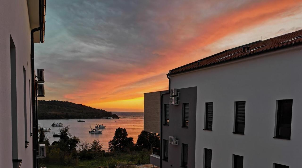 Black Pearl - Luxury Seaside App With Pool & Bbq, Istra Banjole Ngoại thất bức ảnh