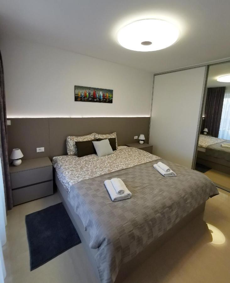 Black Pearl - Luxury Seaside App With Pool & Bbq, Istra Banjole Ngoại thất bức ảnh